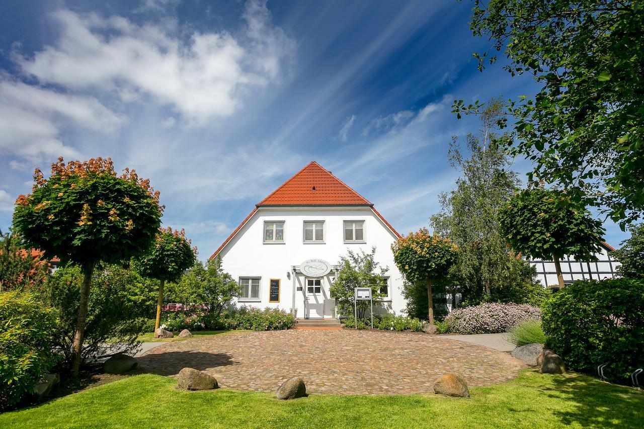 H.W.S. Hotel Der Wilde Schwan Sagard Exterior photo