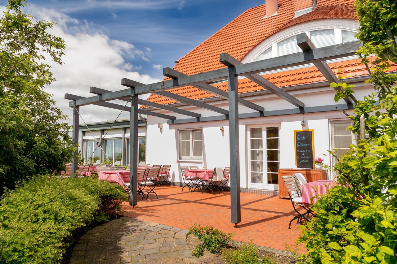 H.W.S. Hotel Der Wilde Schwan Sagard Exterior photo